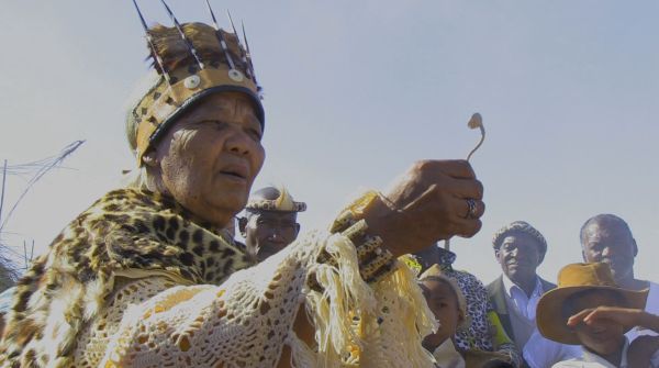 ouma_geelmeid_demonstrating_the_flower_metaphor_transformation_1