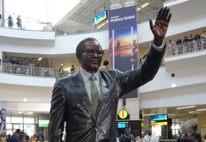OR Tambo statue joburg airport